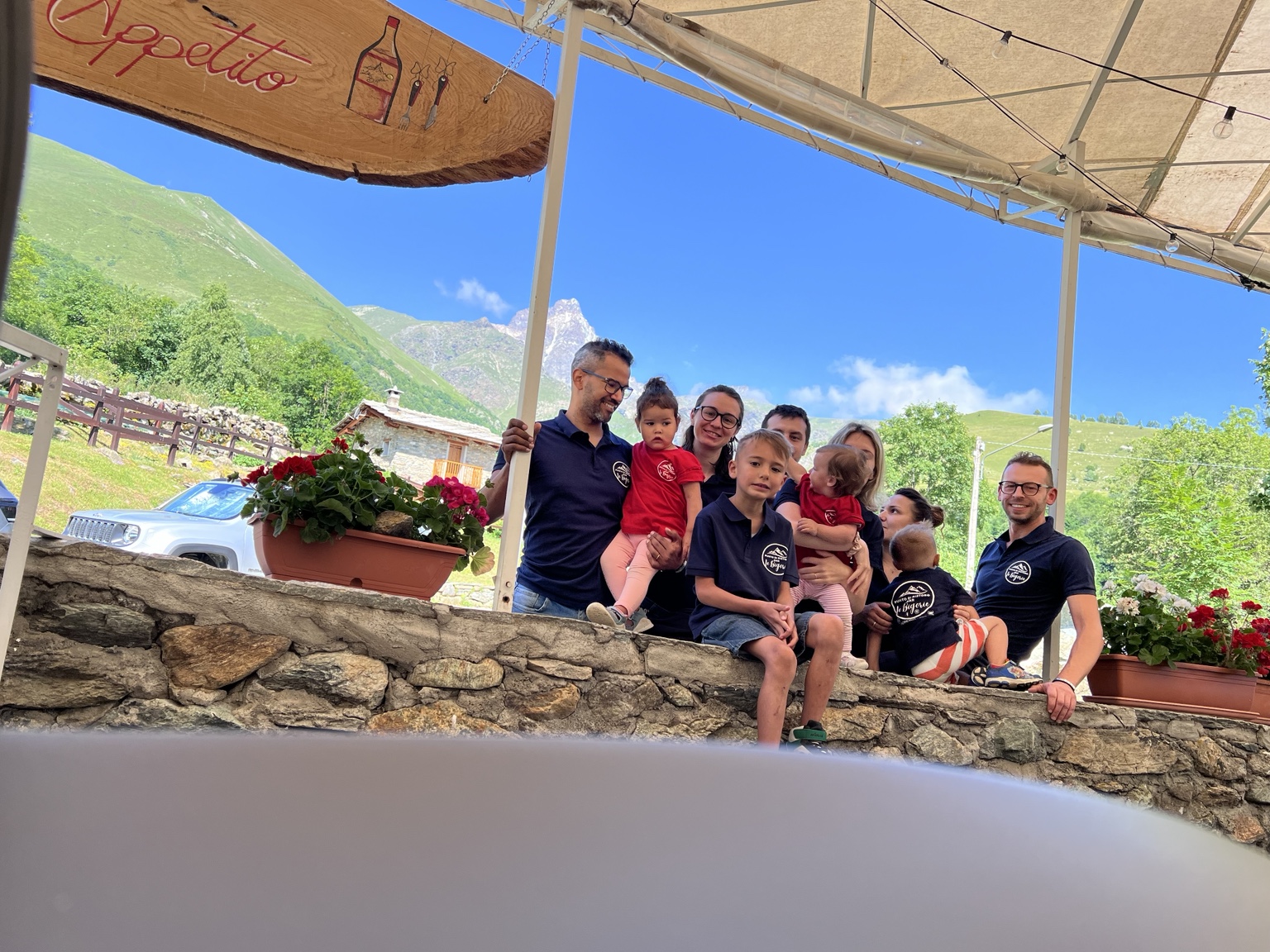 La famiglia che accoglie gli ospiti alle Bigorie